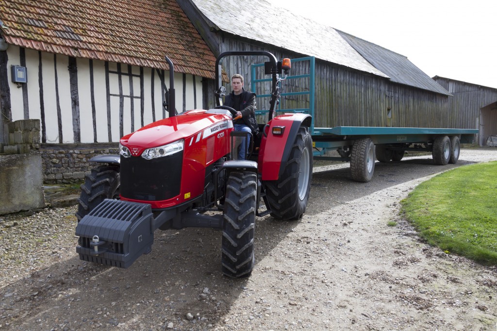 MF4709 ROPS global tractor